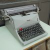 Macchina da scrivere Olivetti 82