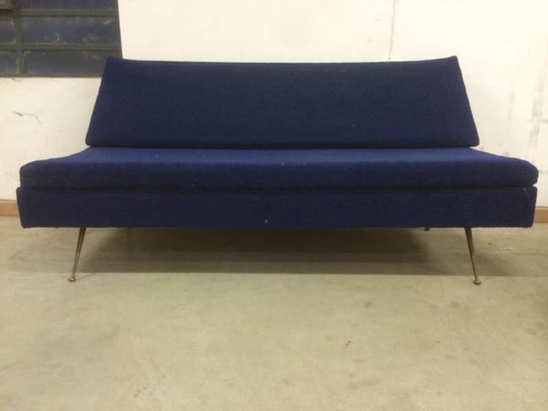 Divano anni 50 blu' – laboratorio vintage Divano anni 60 rosso