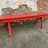 Panchine vintage azzurre e rosse