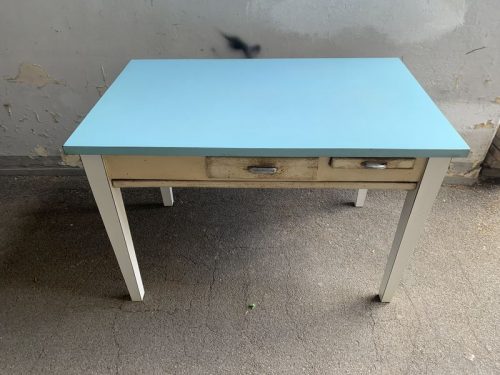 Tavolo con spianatoio vintage - H80 LxL 120x75 cm - SOLO NOLEGGIO