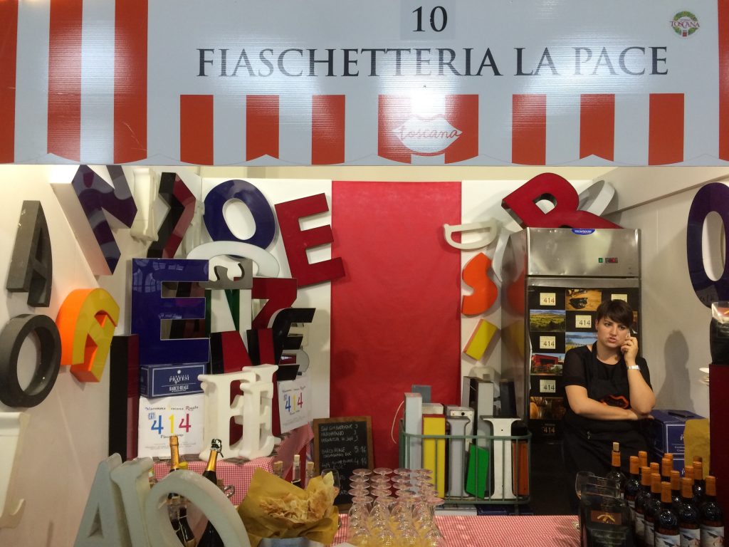 Allestimento stand 'Fiaschetteria La Pace' per 'La Toscana in bocca' Pistoia
