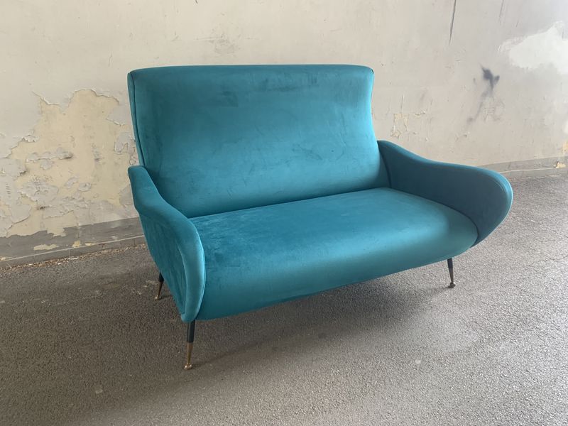 Divano vintage anni 50 rivestito in velluto color petrolio - immagine 2