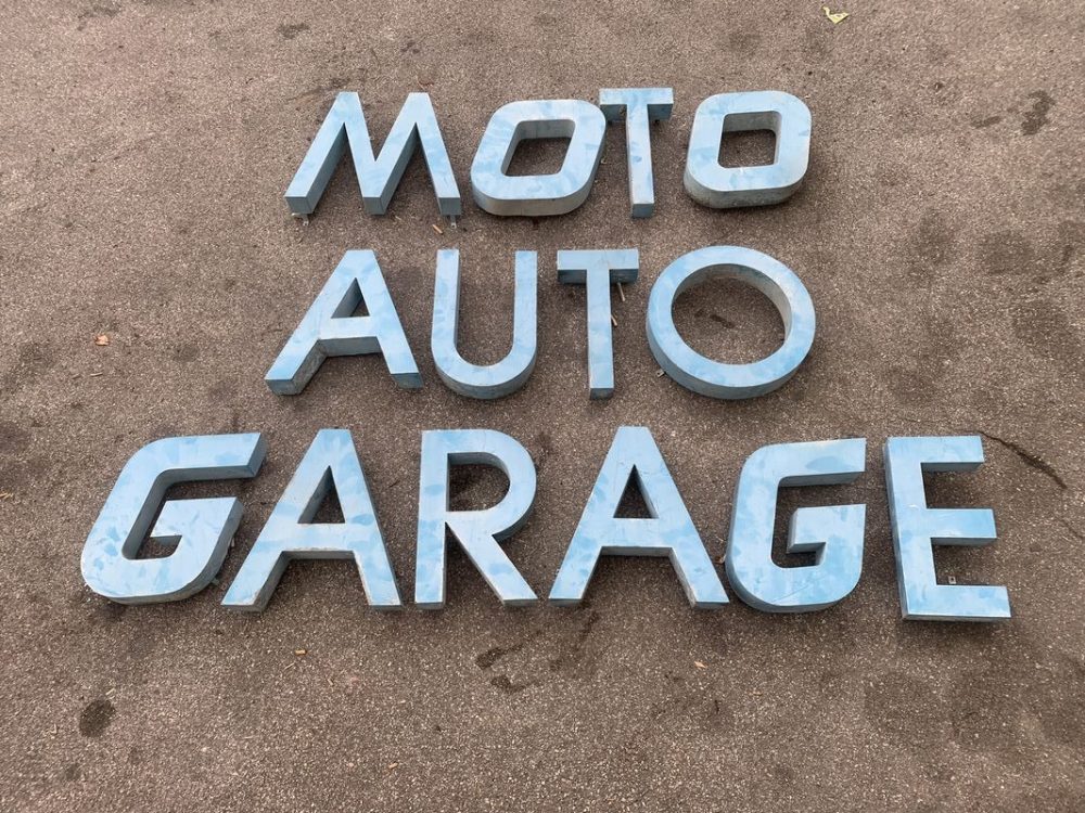 Insegne AUTO MOTO GARAGE in ferro vintage - SOLO NOLEGGIO