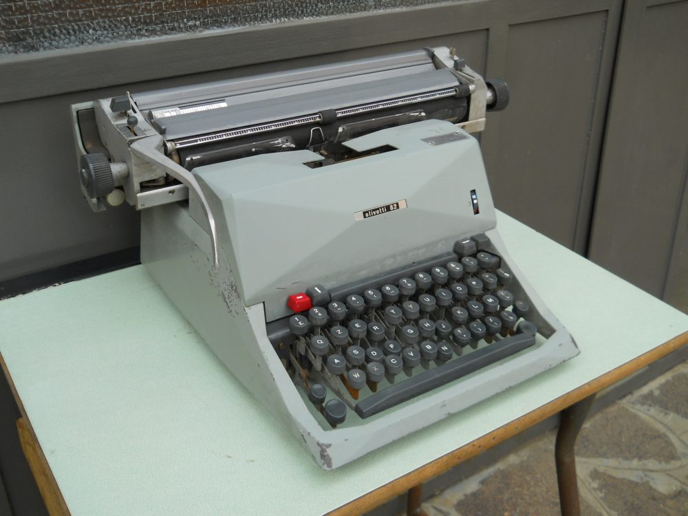 Macchina da scrivere Olivetti 82 - immagine 2