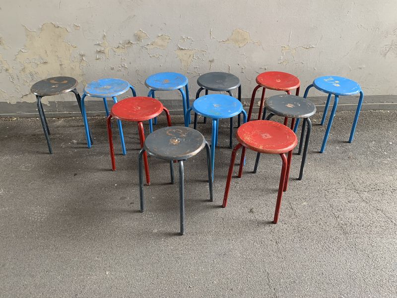 Sgabelli colorati vintage - SOLO NOLEGGIO - immagine 3
