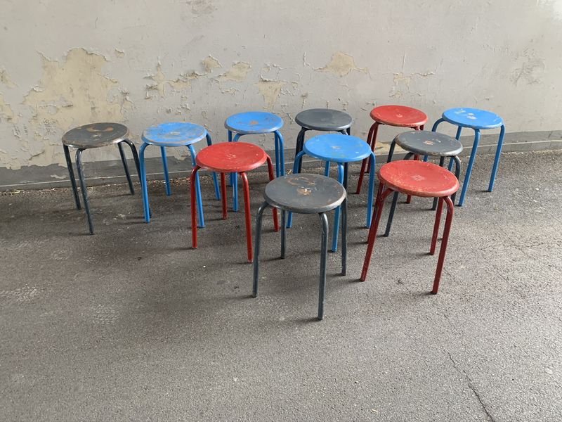 Sgabelli colorati vintage - SOLO NOLEGGIO - immagine 2