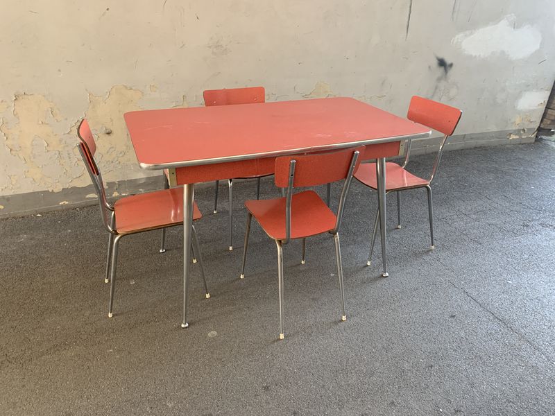 Tavolo   sedie in formica corallo vintage - immagine 2