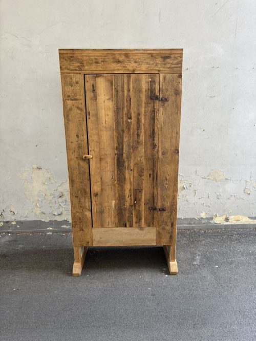 Armadio in legno scaffalato - H179 L84 P39 cm