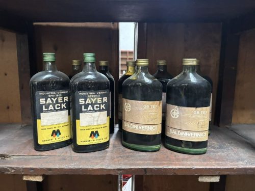 Bottiglie di vernice vintage