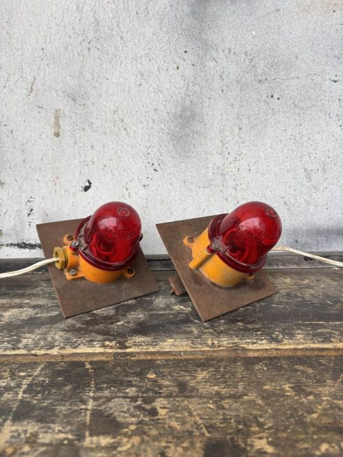 Luci vintage di fabbrica