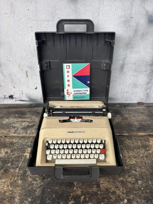Macchina da scrivere Olivetti Lettera 35