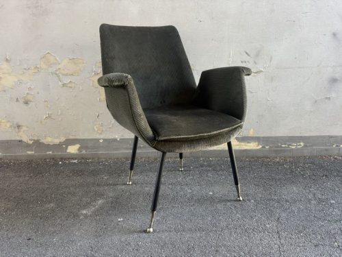 Poltrona design rivestita in velluto a coste