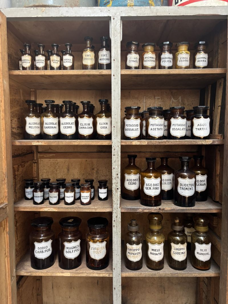 Vasi farmacia collezione – SOLO NOLEGGIO